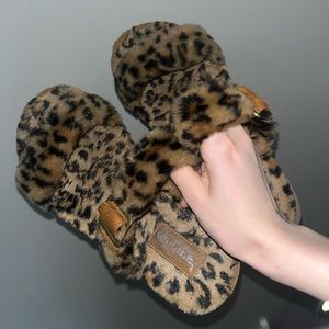 Koolaburra by UGG Fuzzy Slides